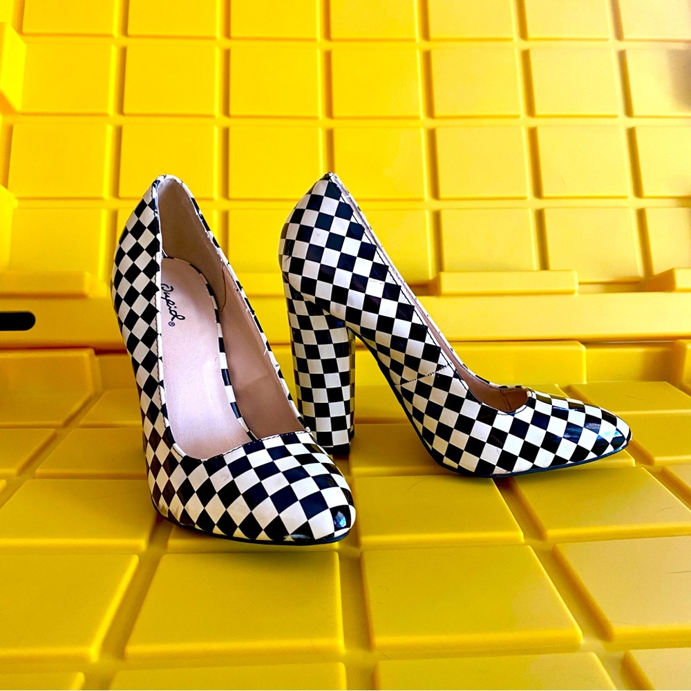 Checkered Pointed Patent Leather Pumps
